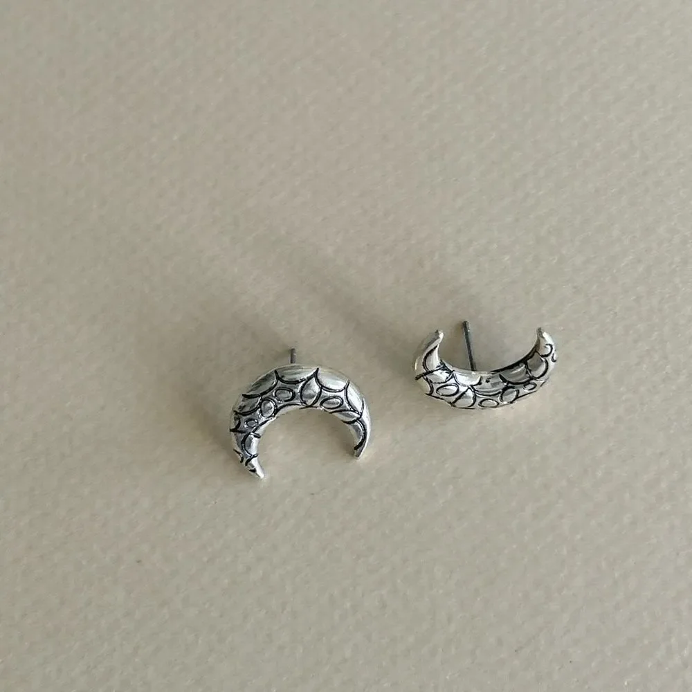 Crescent Moon Earrings M1355